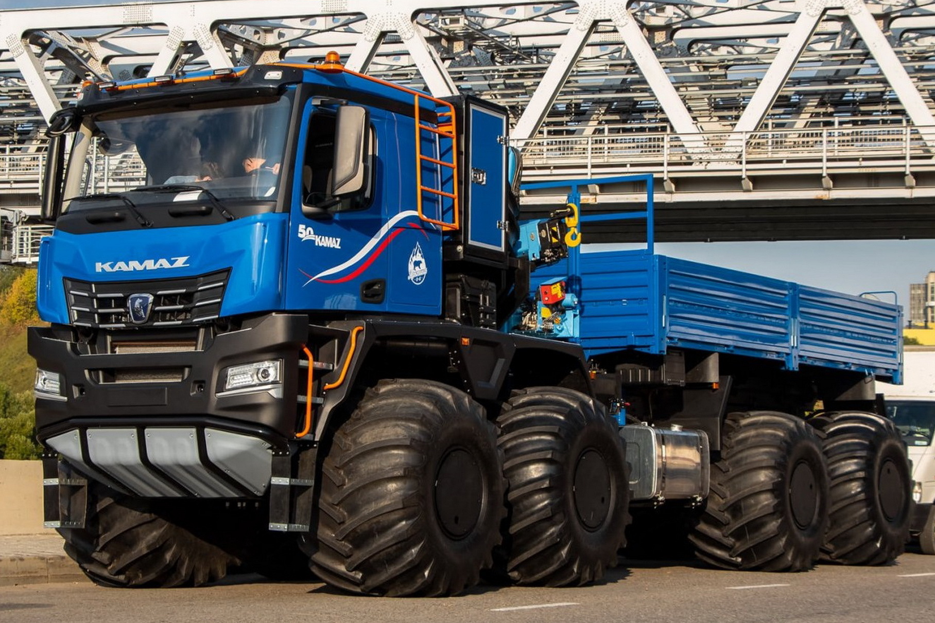 КамАЗ впервые с начала года вернул лидерство на рынке грузовиков